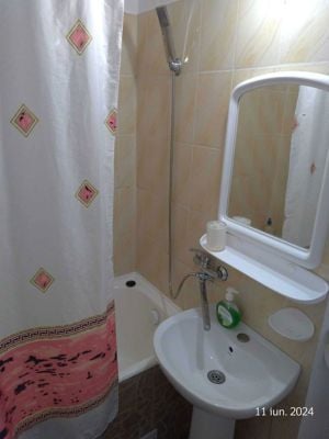 Se oferă spre închiriere apartament cu 2 camere, zona Brătianu - imagine 5