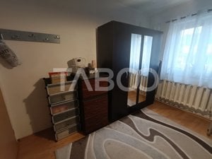 Apartament 3 camere 64mpu mobilat utilat balcon zona Cetate Alba Iulia - imagine 2