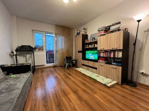 Vânzare apartament de 3 camere  - imagine 2