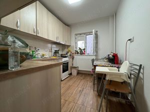 Vânzare apartament de 3 camere  - imagine 9