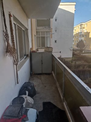 De vânzare apartament cu 4 camere în etajul 1  - imagine 3