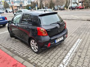 Vând TOYOTA YARIS TS + set 4 cauciucuri iarna cu jenti - imagine 2