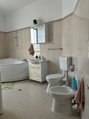 Vând sau închiriez apartament 3 camere sector 2 Delea Veche - imagine 8