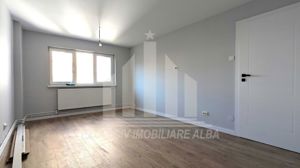 Apartament cu 3 camere decomandate, Cetate - imagine 2