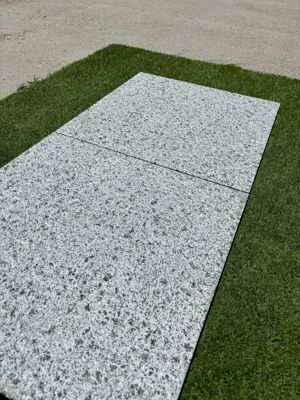 Granit fiamat Blanco Gris pentru exterior