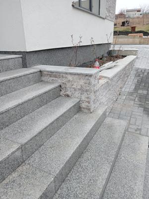 Trepte granit fiamat pentru exterior 