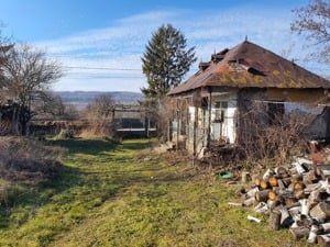 Vand teren cu casa demolabila 2000mp Voinesti