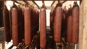 Vand salam de vara crud uscat si carnati (carne de vita si gasca) 