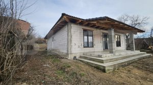 Casa individuala, cu 3 camere,140 mp,670 mp teren,Ghirbom