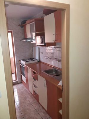 Apartament cu 2 camere, etaj intermediar - Micro 17 - imagine 4