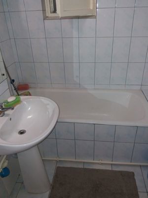 Apartament cu 2 camere, etaj intermediar - Micro 17 - imagine 12