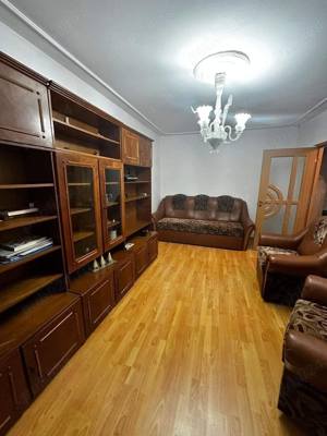 De vanzare apartament cu 3 camere - imagine 3