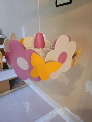 Lampa tavan pentru copii