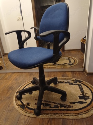 Vând scaun calculator 