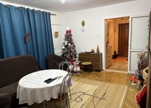 De vânzare apartament cu 3 camere semidecomandat, zona Carrefour 