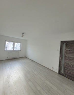 De vânzare apartament cu 2 camere decomandat, zona Bucovina 