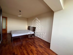 Apartament cu 3 camere, semidecomandat, etaj intermediar,zona Sagului - imagine 2