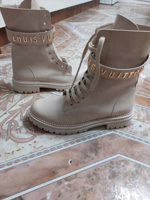 Vând ghete Louis Vuitton 