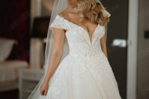 Vand rochie de mireasa La Novia
