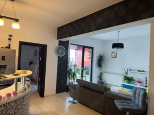 vand apartament cu 2 camere  - imagine 8