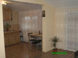 Vanzare - apartament cu 3 camere, decomandat, mobilat - zona Micro 20 - imagine 6