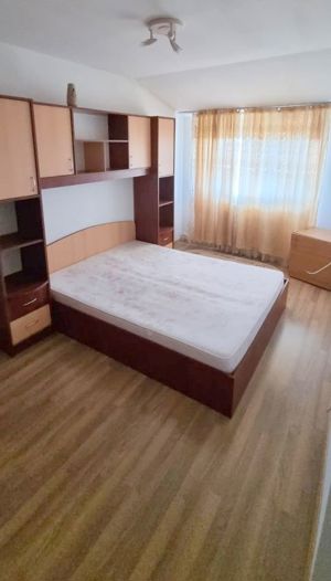 Vanzare - apartament cu 3 camere, decomandat, mobilat - zona Micro 20 - imagine 9