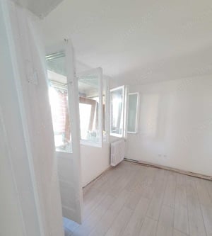 Drumul Taberei Compozitorilor 1 Mai  3 camere cf 1  bloc tip Z etaj 6 apartamentul necesita renovare