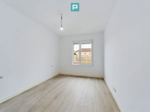 Apartament 2 camere la parter cu grădină proprie în zona Aradului - imagine 4