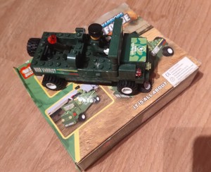 Jucărie lego mașină de luptă