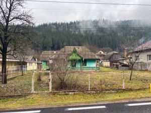 Vând teren cu casa bătrânească in Tașca,Jud Neamt - imagine 2