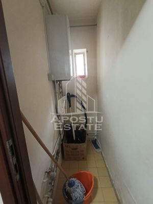 Apartament 4 camere, decomandat, centrala proprie, etaj 1, Dambovita. - imagine 16