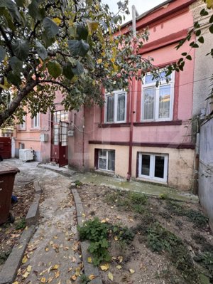 Casa 3 camere + camera frigorifică la subsol, Zona Gara de Nord