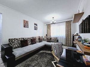 Apartament cu 3 camere de vanzare, Cetate - imagine 3