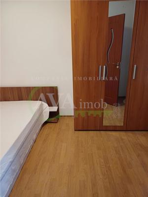 Apartament 3 camere, etaj 1, zona Piata Sud - imagine 2