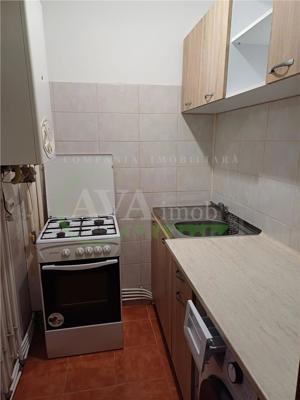 Apartament 3 camere, etaj 1, zona Piata Sud - imagine 3