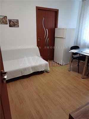 Apartament 3 camere, etaj 1, zona Piata Sud