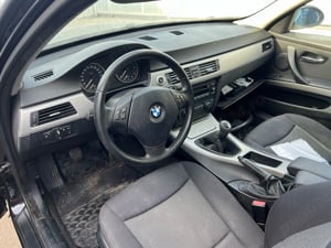 Dezmembrez BMW E90 318i - imagine 2