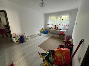 Apartament 3 camere de vanzare Giulesti  - imagine 3