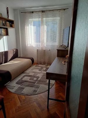 Apartament cu 4 camere , zona Liceul M.Eminescu - O.Onicescu, etaj 3 - imagine 2