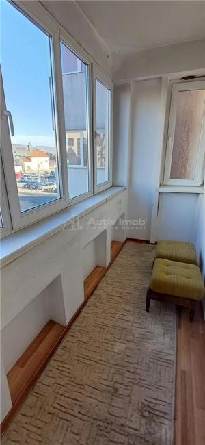 Apartament de inchiriat 4 camere 2 bai 2 balcoane 1 terasa si pivnita zona Garii - imagine 2