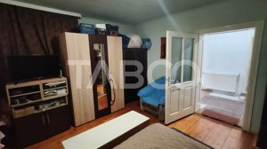 Casa cu 3 camere si 577 mp de teren de vanzare in Petresti judet Alba - imagine 2