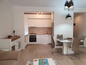 PROPRIETAR inchiriez apartament 3 camere ,cu terasa, gradina, magazie si doua locuri de parcare - imagine 2