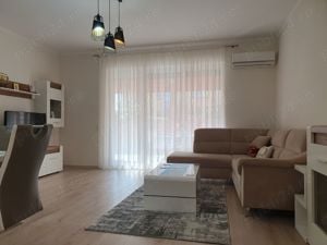 PROPRIETAR inchiriez apartament 3 camere ,cu terasa, gradina, magazie si doua locuri de parcare - imagine 3