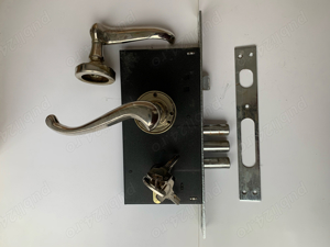 Broaste usi, ingropate