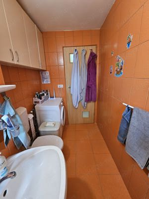 proprietar inchiriez apartament 2 camere in Soarelui langa Scoala generala 30 - imagine 8