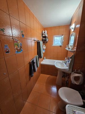 proprietar inchiriez apartament 2 camere in Soarelui langa Scoala generala 30 - imagine 7