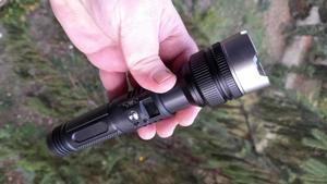 Lanterne led tip laser alb puternice acumulator 18650 afisaj zoom raza 600metri ,noi sigilate - imagine 2