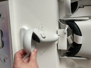 Vând ochelari VR Meta Quest2 de 128GB