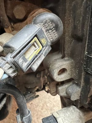 Vand set injectoare Peugeot 2.0 hdi 136 cp + orice piesa