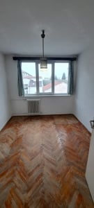 Vând apartament în Oradea  4 camere,  etajul 2  (Cantemir)    - imagine 3